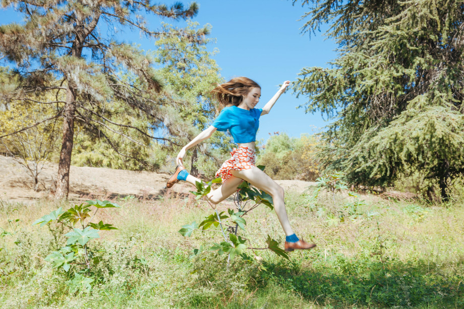 girl running down hill jimmy marble latopia